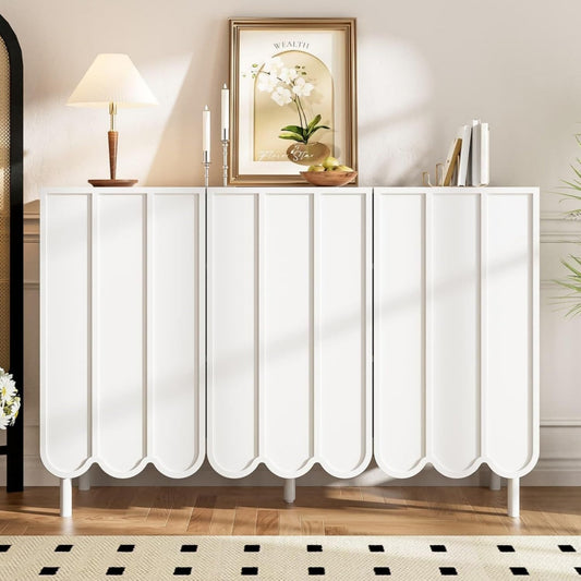 Joli buffet en noyer et MDF, 3 portes